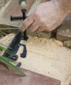 Thing Edging 8-Pack 8-in Black Plastic Paver Spike -Landscaping Online Outlet 08789008