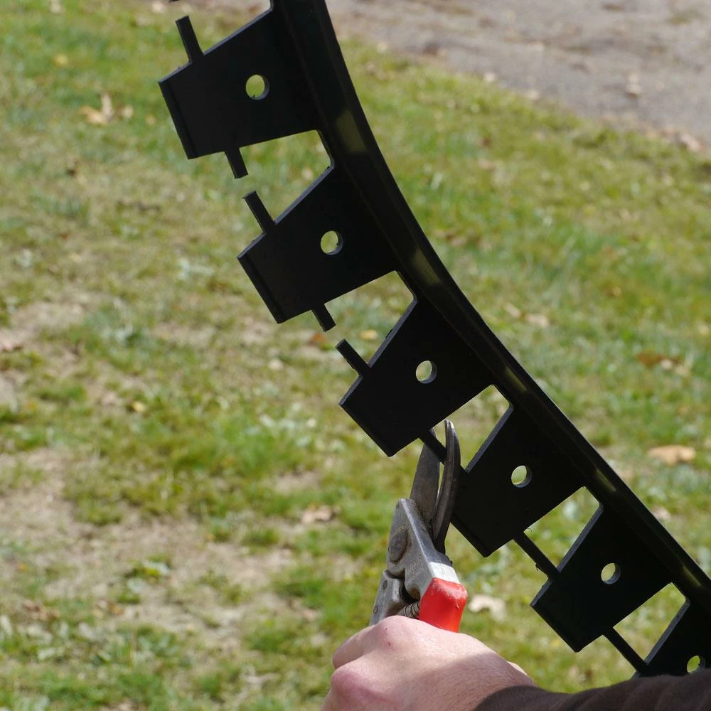 EasyFlex 10-Pack 60-ft Black Plastic Landscape Edging Bundle 3 EasyFlex 10-Pack 60-ft Black Plastic Landscape Edging Bundle - Image 3