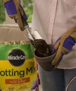 Miracle-Gro Soil & Soil Amendments Potting Mix Bundle 8-Quart Potting Soil Mix 16 Miracle-Gro Soil & Soil Amendments Potting Mix Bundle 8-Quart Potting Soil Mix -Landscaping Online Outlet 44004200